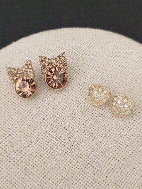 2 pairs of small sparkly earrings- cognac and gold tone